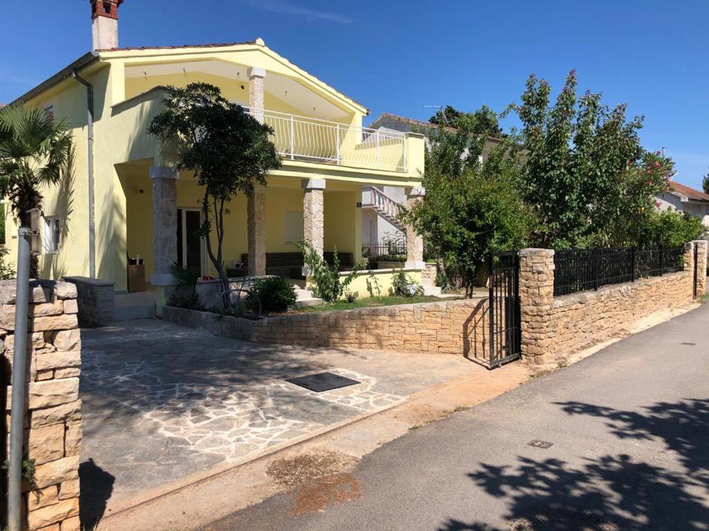 Five Bedroom House Near Sandy Beach Villa Major เมดูลิน ภายนอก รูปภาพ
